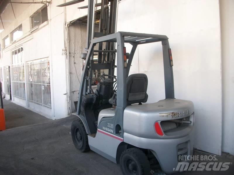 Nissan PL02A25 Empilhadores a gás
