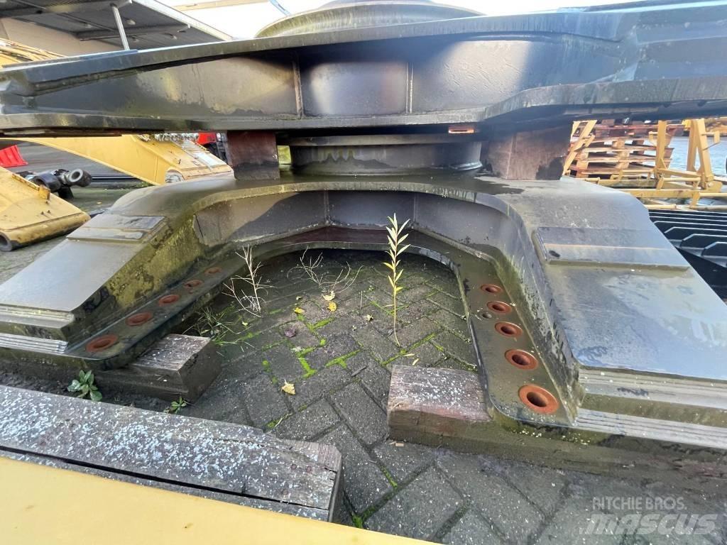 CAT 352 F Chassis e suspensões