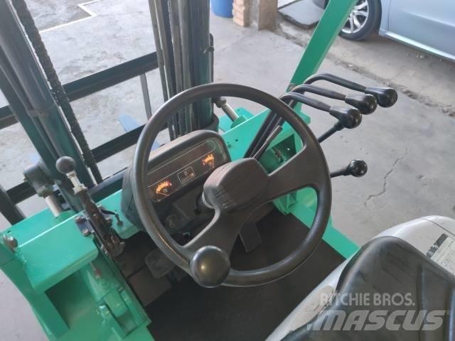 Mitsubishi FD 25 Empilhadores Diesel