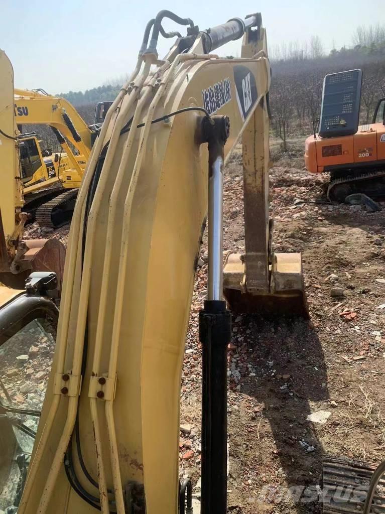 CAT 323D2 Escavadeiras de esteiras