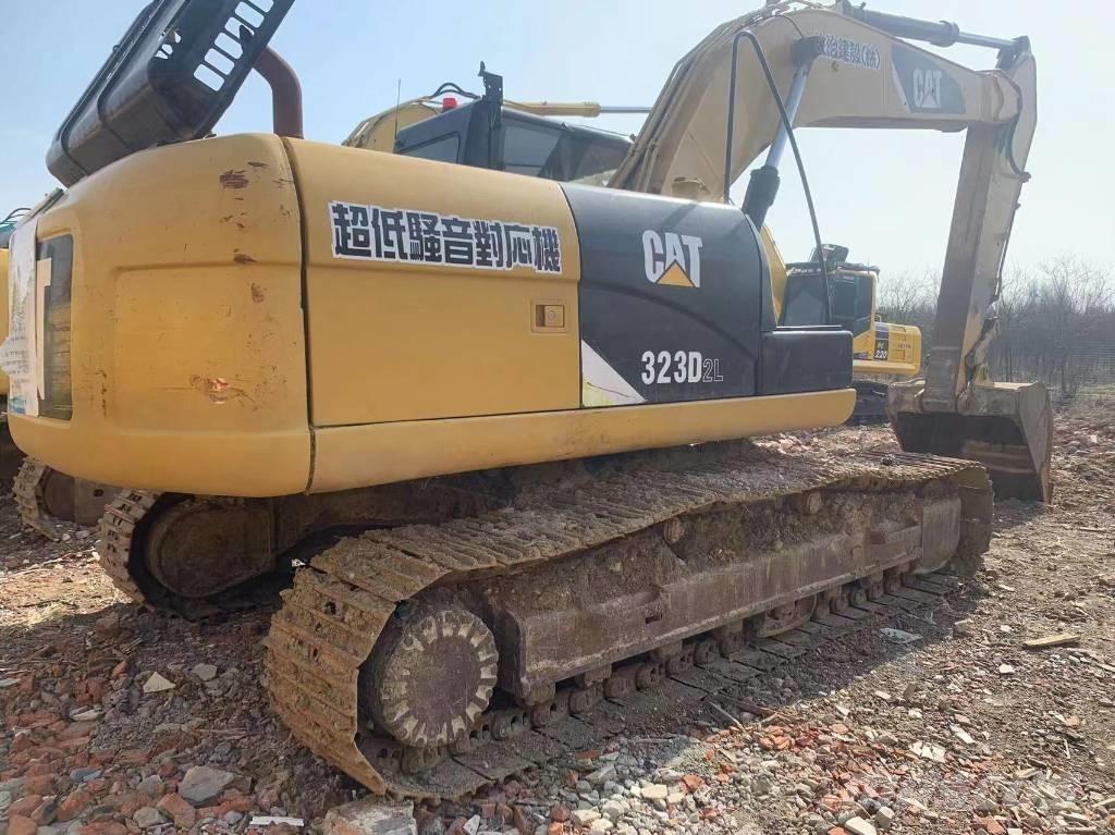 CAT 323D2 Escavadeiras de esteiras