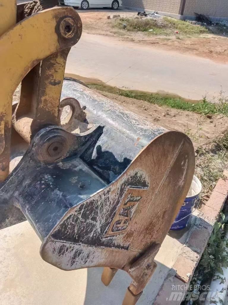 CAT 305.5 E2 Miniescavadeiras