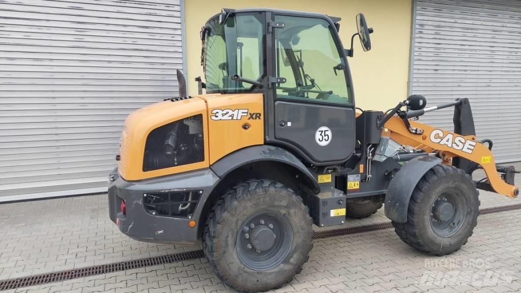 CASE 321 F Carregadeiras de rodas