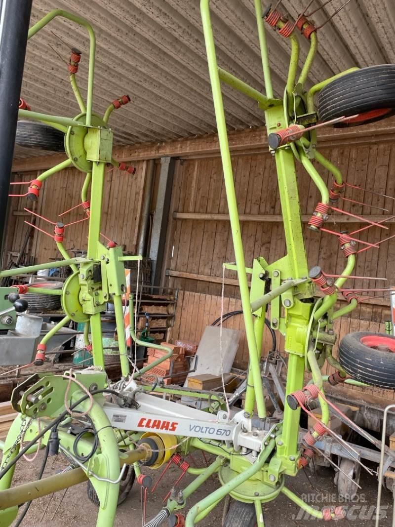 CLAAS Volto 670 Ancinho virador