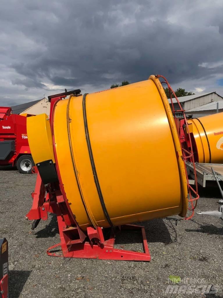 TEAGLE TOMAHAWK 5050 Cortadores, moinhos e desenroladores de fardos