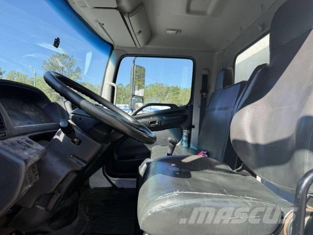 Hino 268 Camiões de entrega de bebidas