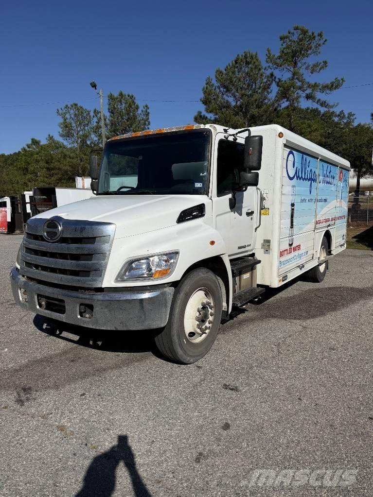 Hino 268 Camiões de entrega de bebidas