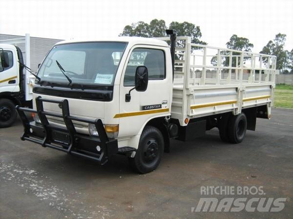 Nissan Cabstar Camiões estrado/caixa aberta