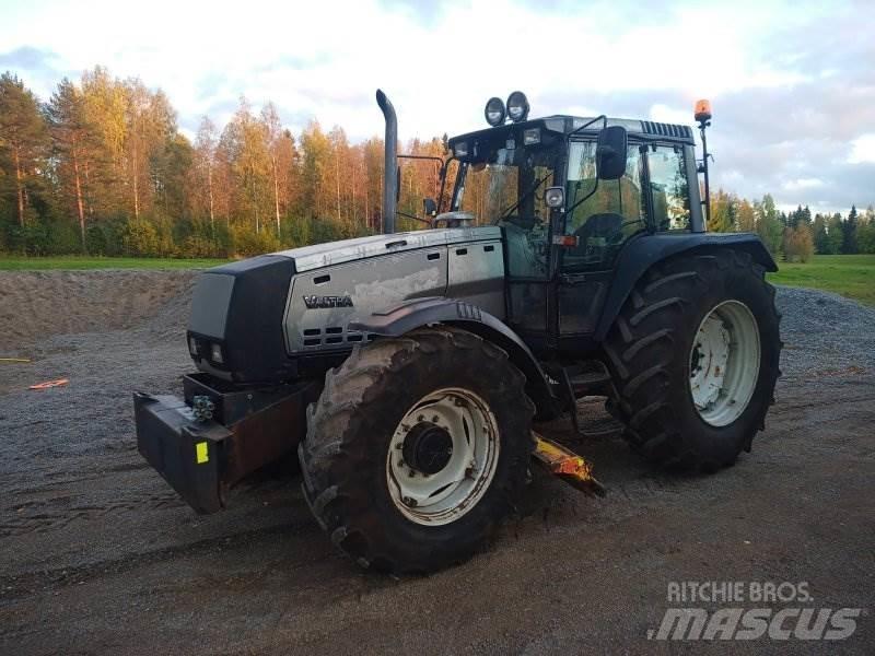 Valtra 8400 Tratores Agrícolas usados