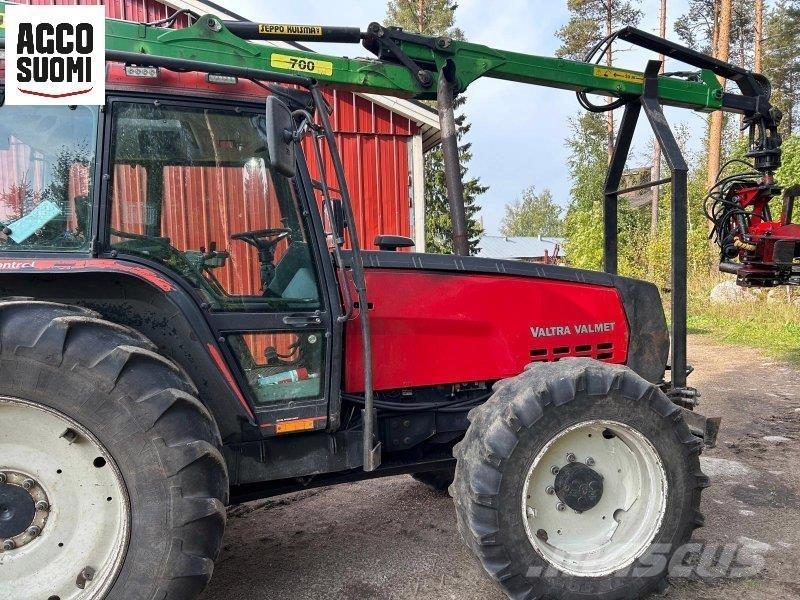 Valtra 8400 Tratores Agrícolas usados
