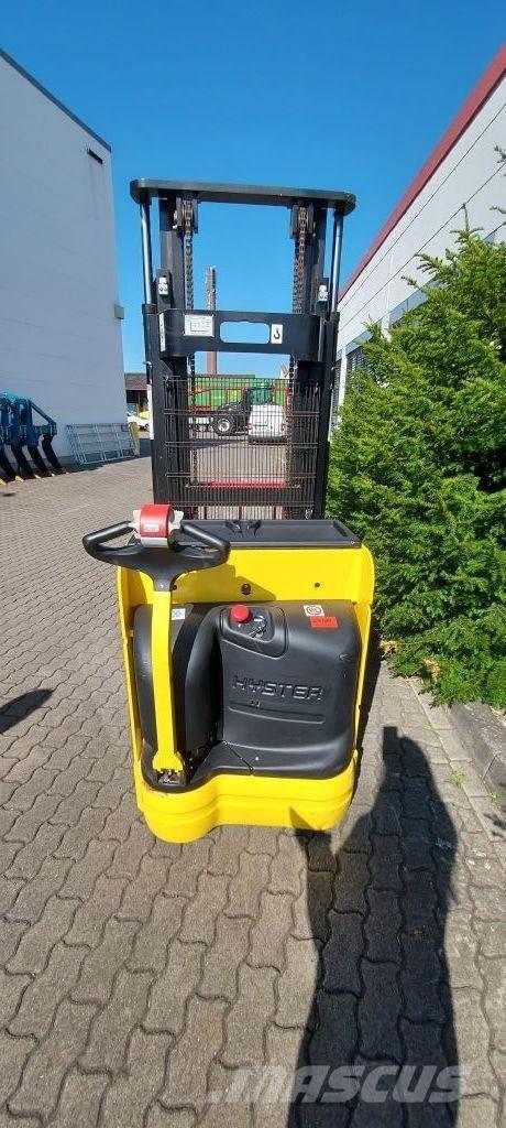 Hyster S 1.4 IL Empilhador para operador externo