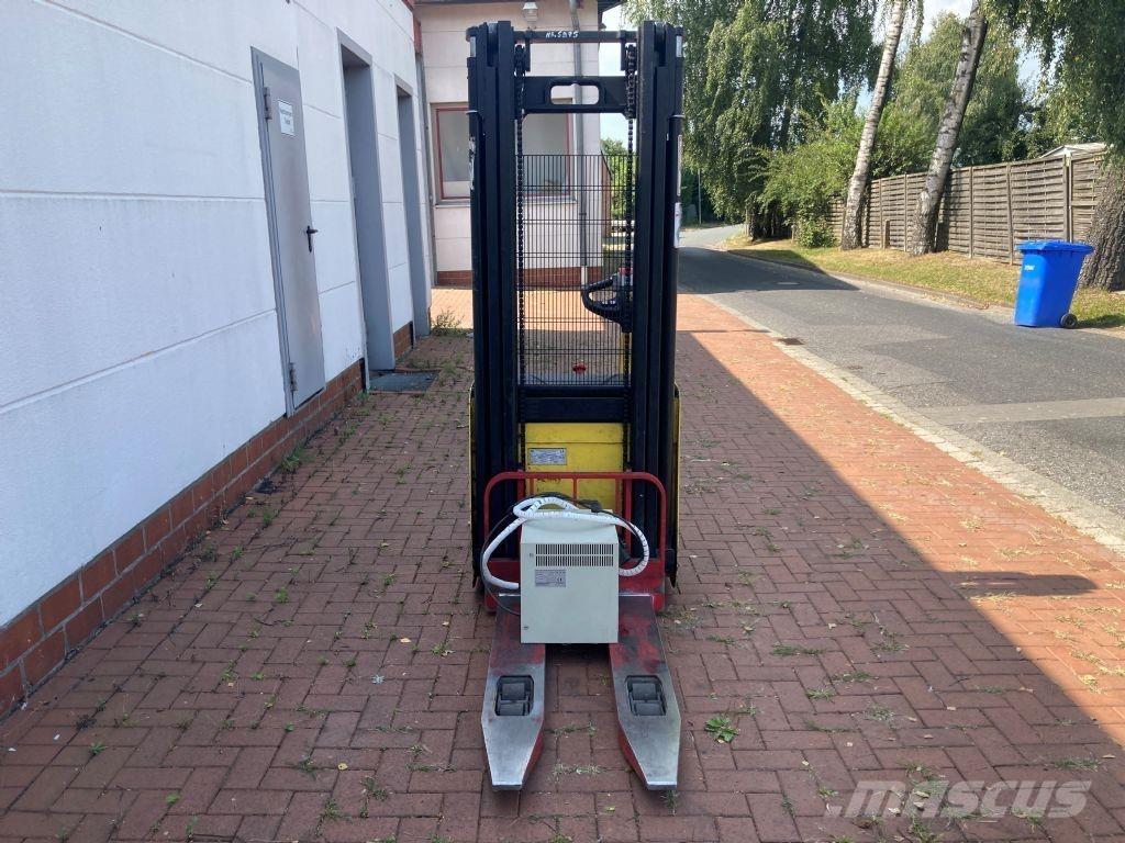 Hyster S 1.6 AC Empilhador para operador externo