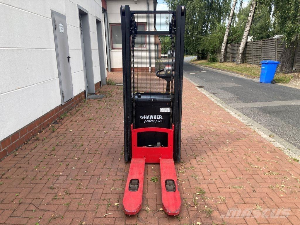 Hyster S 2.0 Empilhador para operador externo