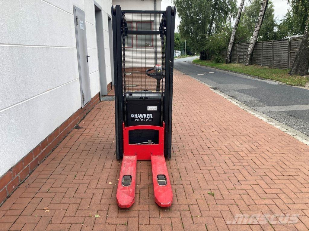 Hyster S 2.0 Empilhador para operador externo