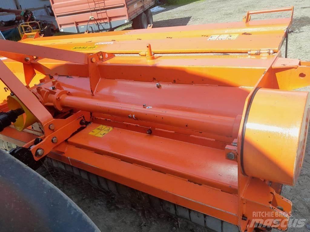 Maschio  Gadanheiras e cortadores de folhas para pastos