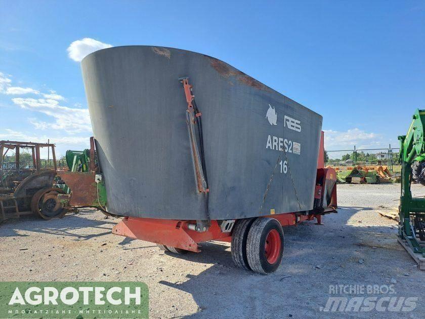Ares 16 κυβικά Tratores Agrícolas usados