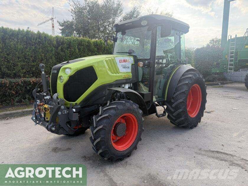CLAAS NEXOS 220F Tratores Agrícolas usados
