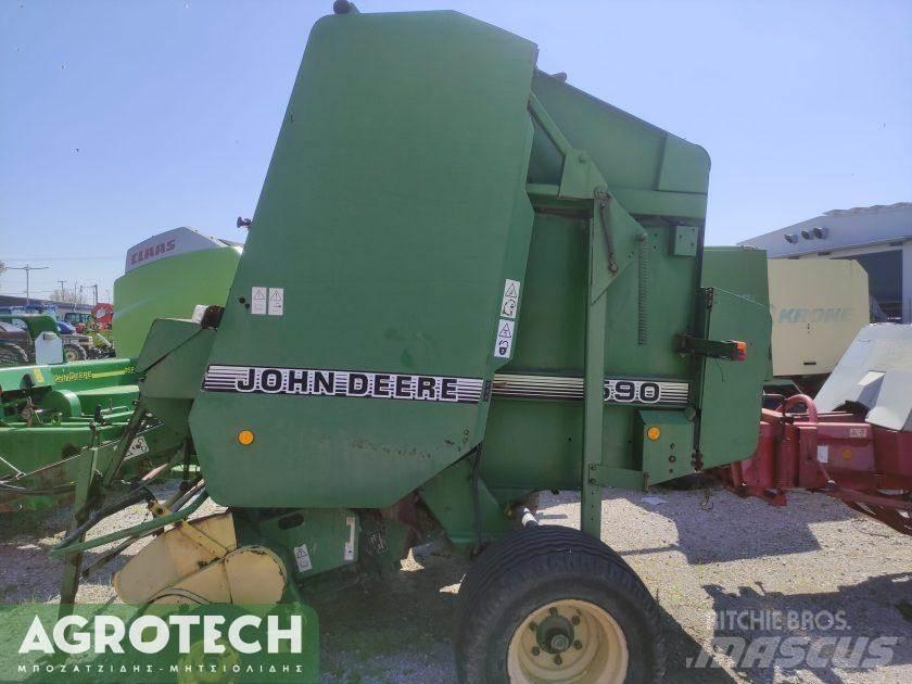 John Deere 590 Enfardadeira de rolos