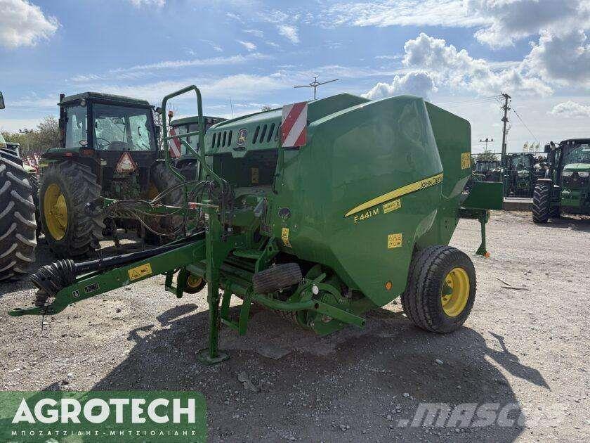 John Deere F441M Enfardadeira de rolos