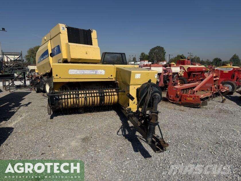 New Holland 570 Enfardadeira de rolos