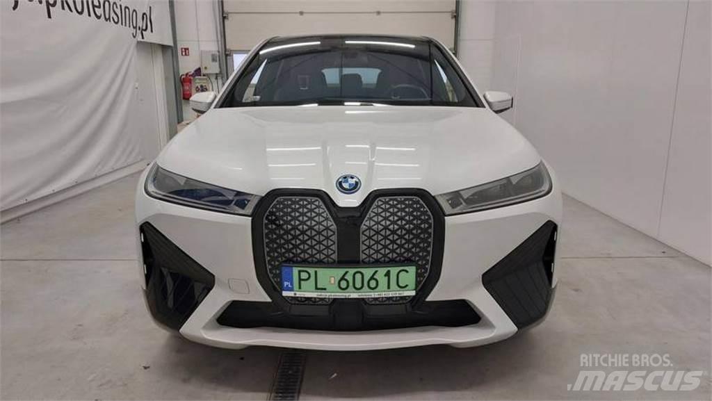 BMW iX Automóvel