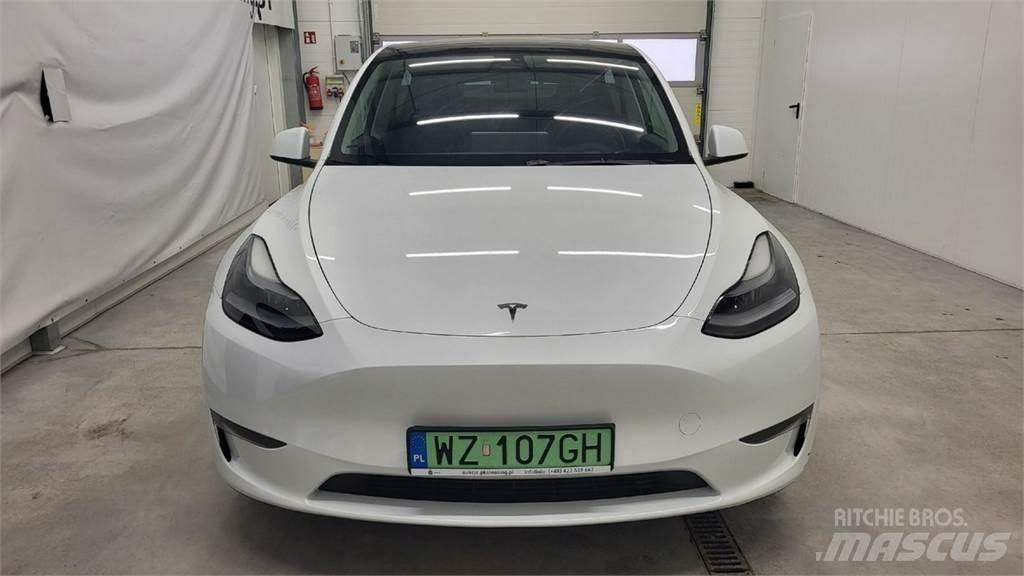 Tesla Y Automóvel