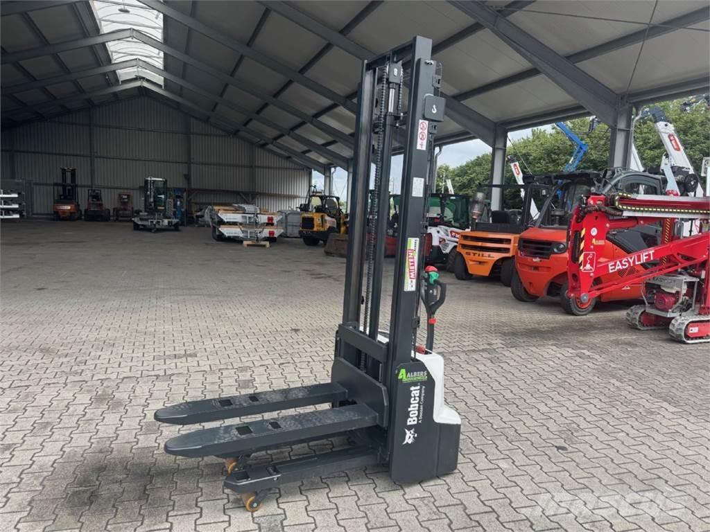 Bobcat LSM12N-7 i Empilhador para operador externo