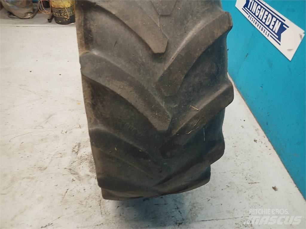  24 420/70R24 Pneus