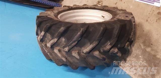  24 440/65R24 Pneus