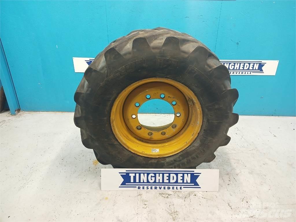  24 440/80-24 Pneus