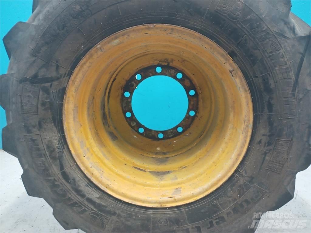  24 440/80-24 Pneus