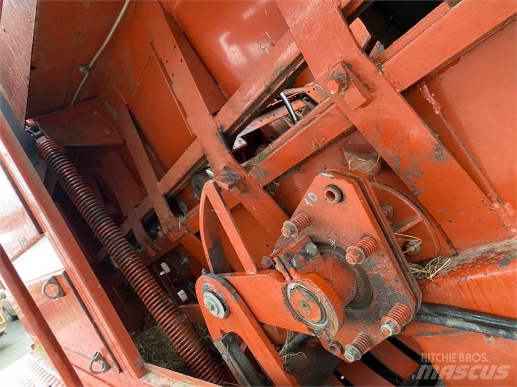 Hesston 4700 Enfardadeira de fardos quadrados