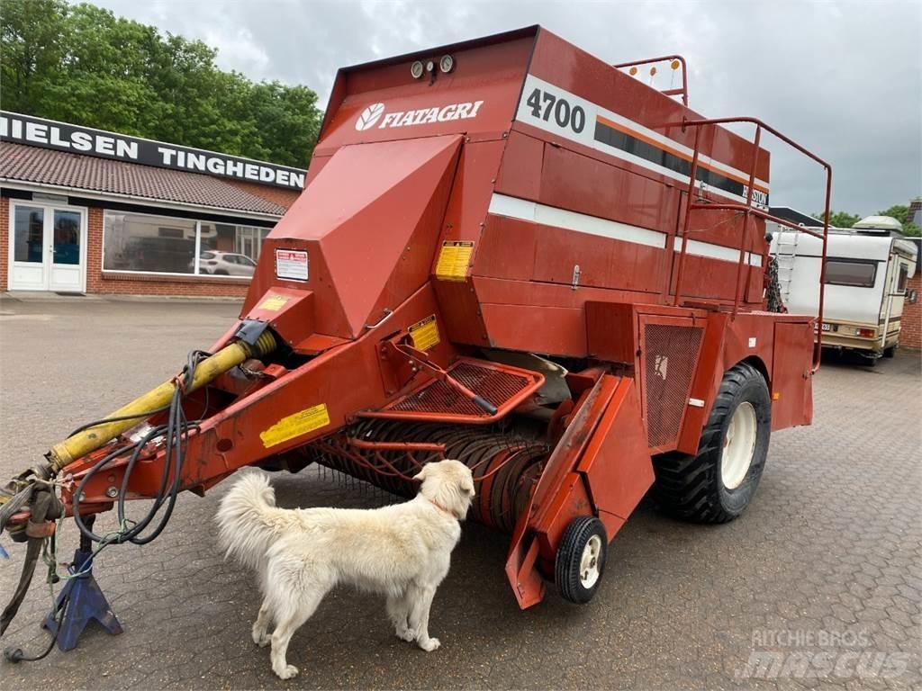 Hesston 4700 Enfardadeira de fardos quadrados