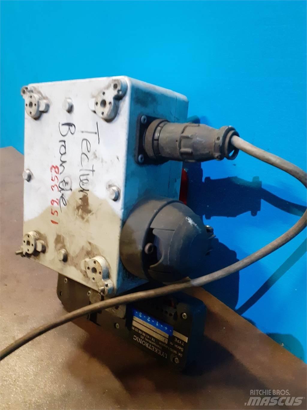 Hesston 4800 Electrónica