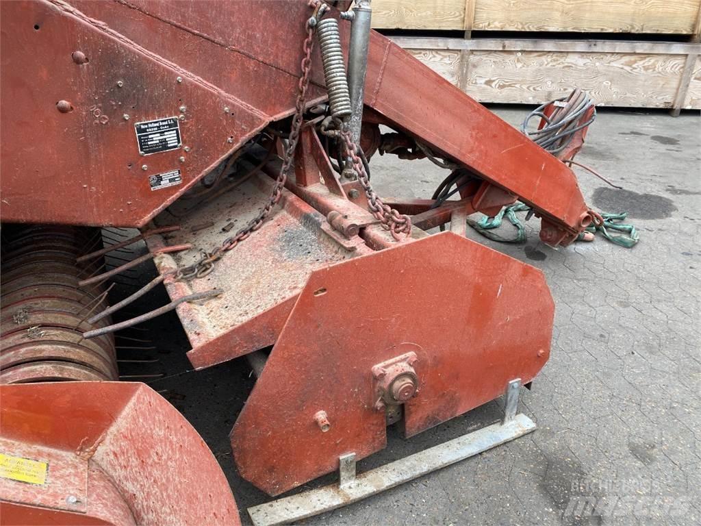 Hesston 4900 Enfardadeira de fardos quadrados