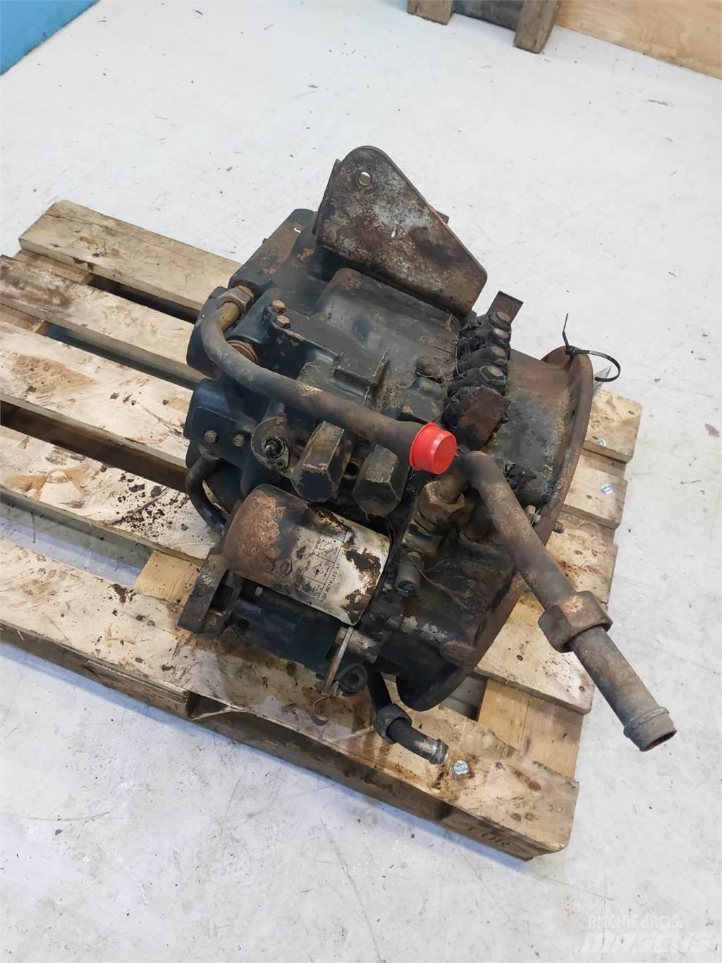 Hydrema 906C Transmissăo