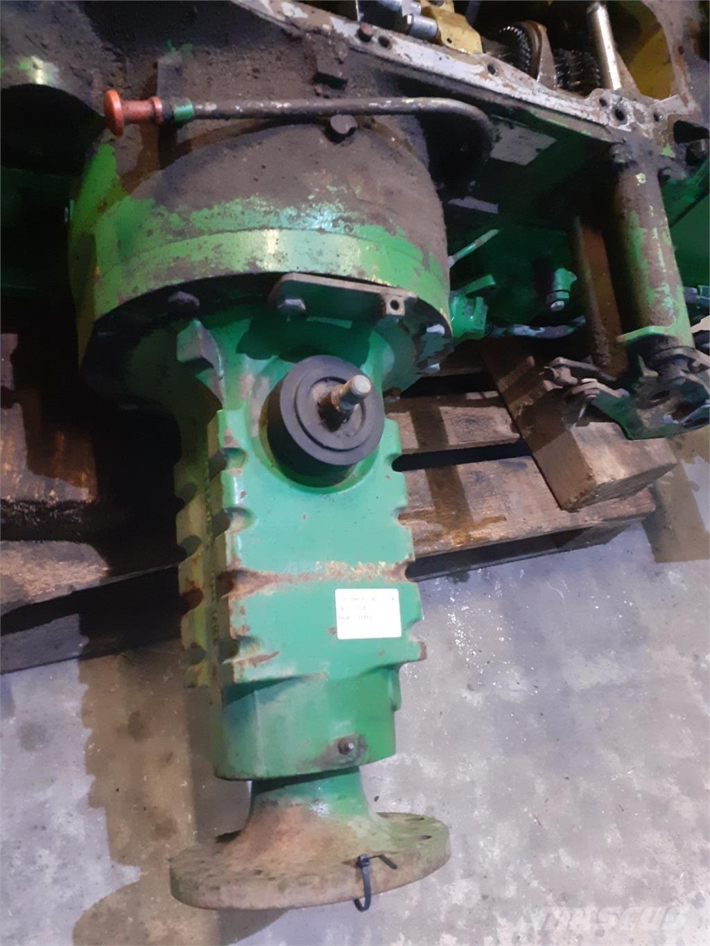 John Deere 3040 Transmissăo