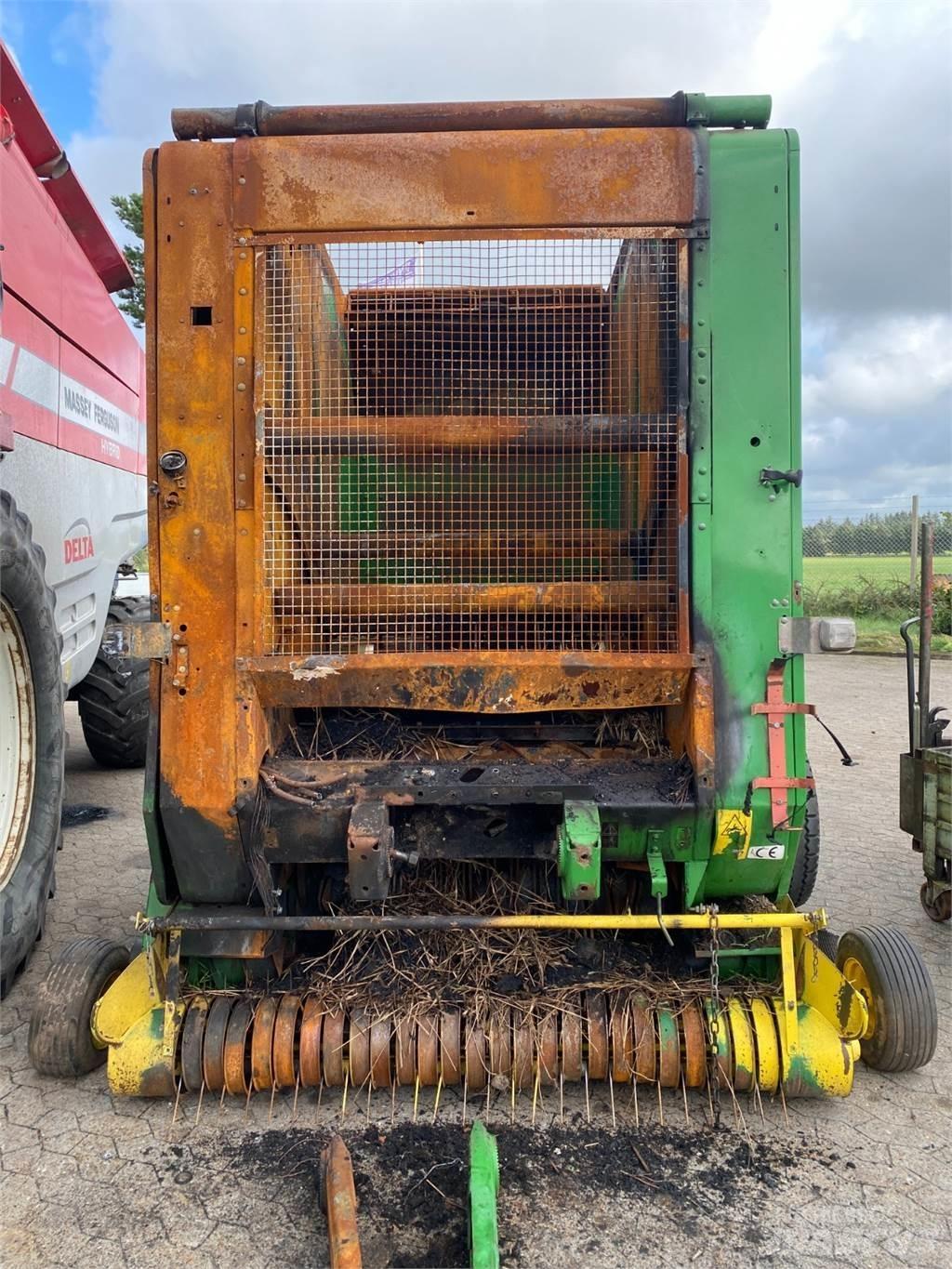 John Deere 590 Enfardadeira de rolos