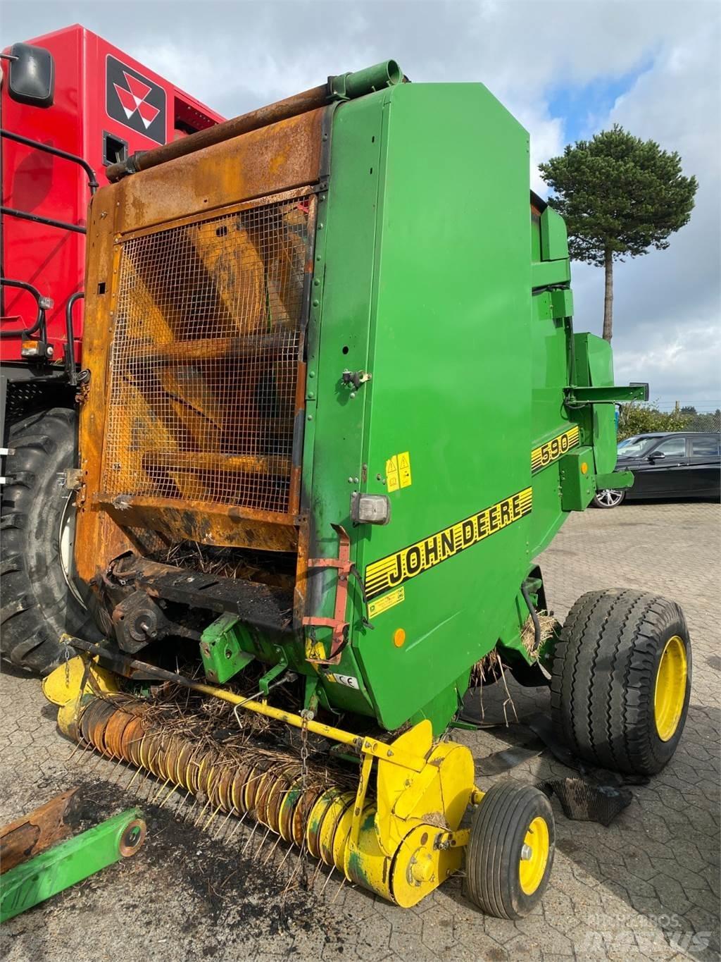 John Deere 590 Enfardadeira de rolos