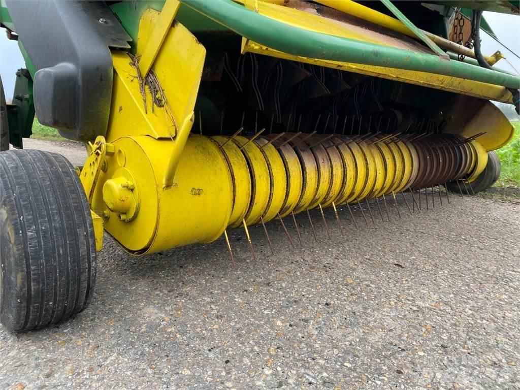 John Deere 592 Enfardadeira de rolos