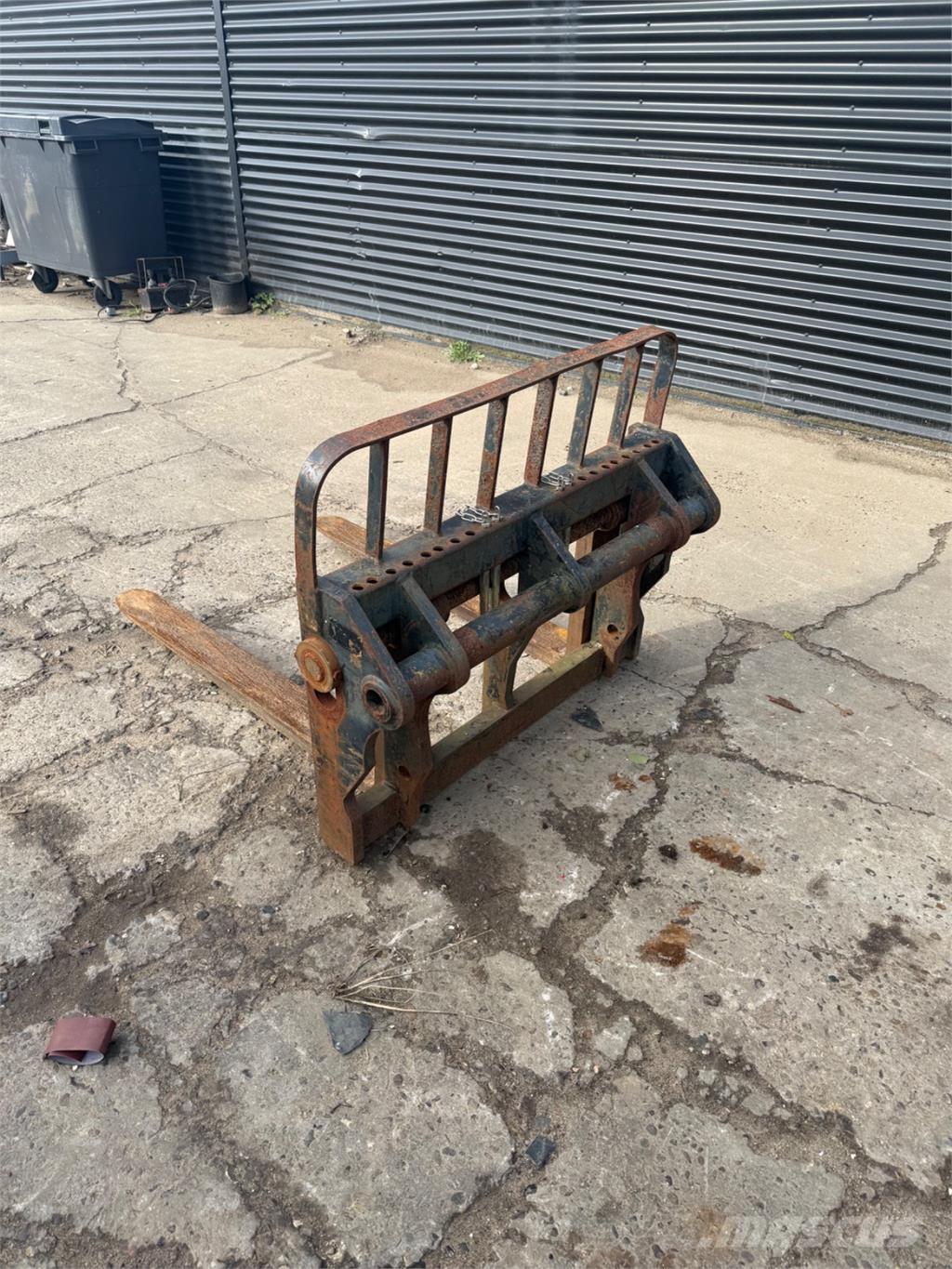 Manitou 4000kg Garfos