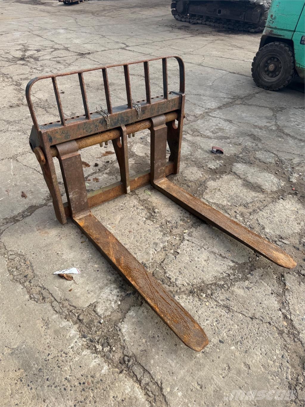 Manitou 4000kg Garfos