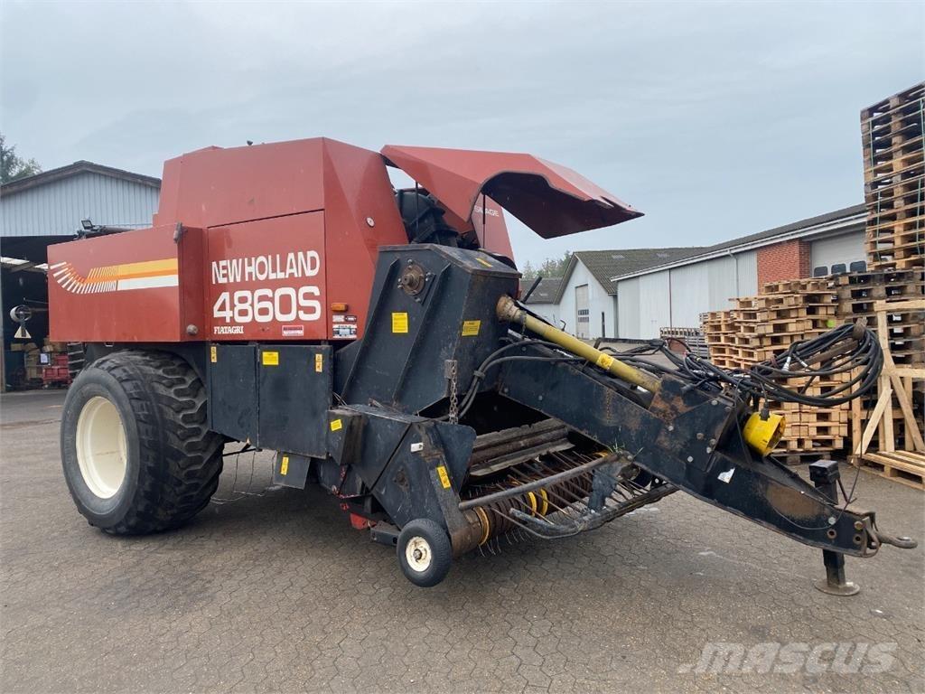 New Holland 4860 Enfardadeira de fardos quadrados