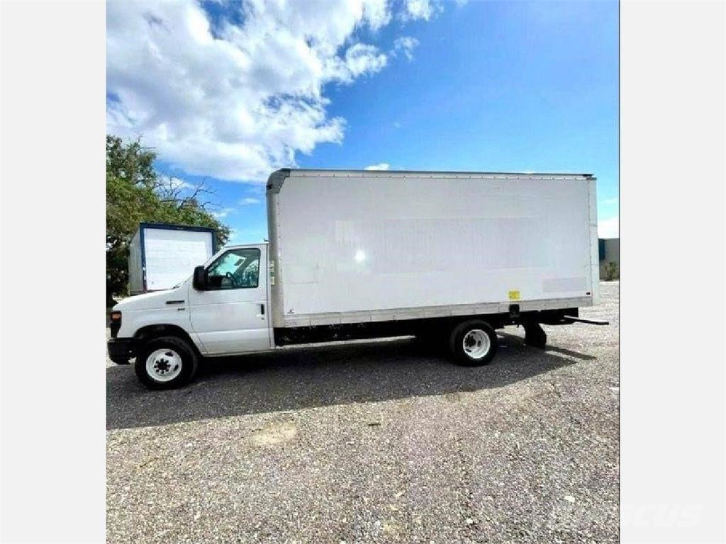 Ford E-350 Caminhões de caixa fechada