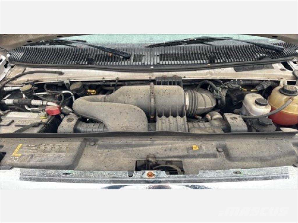 Ford E350 Caminhões de caixa fechada