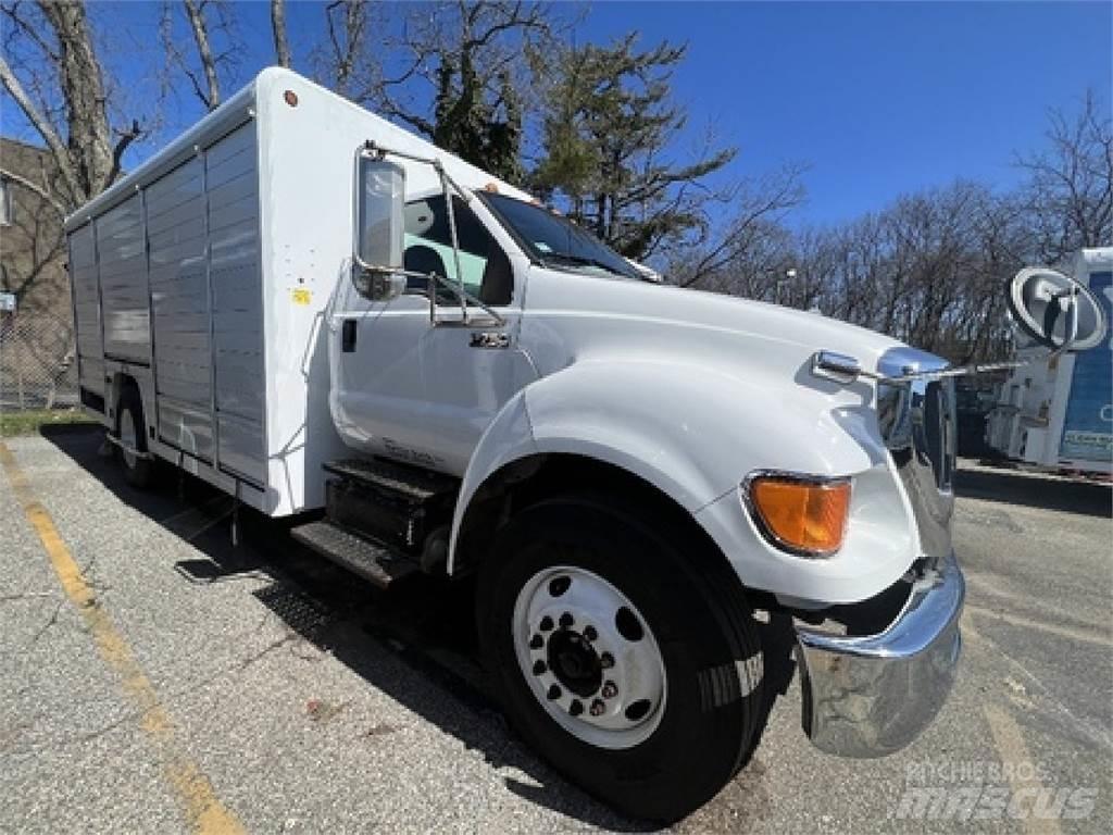 Ford F750 Caminhões de caixa fechada