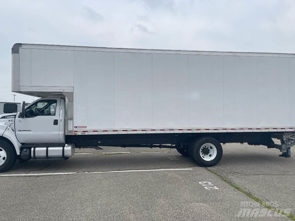 Ford F750 Caminhões de caixa fechada