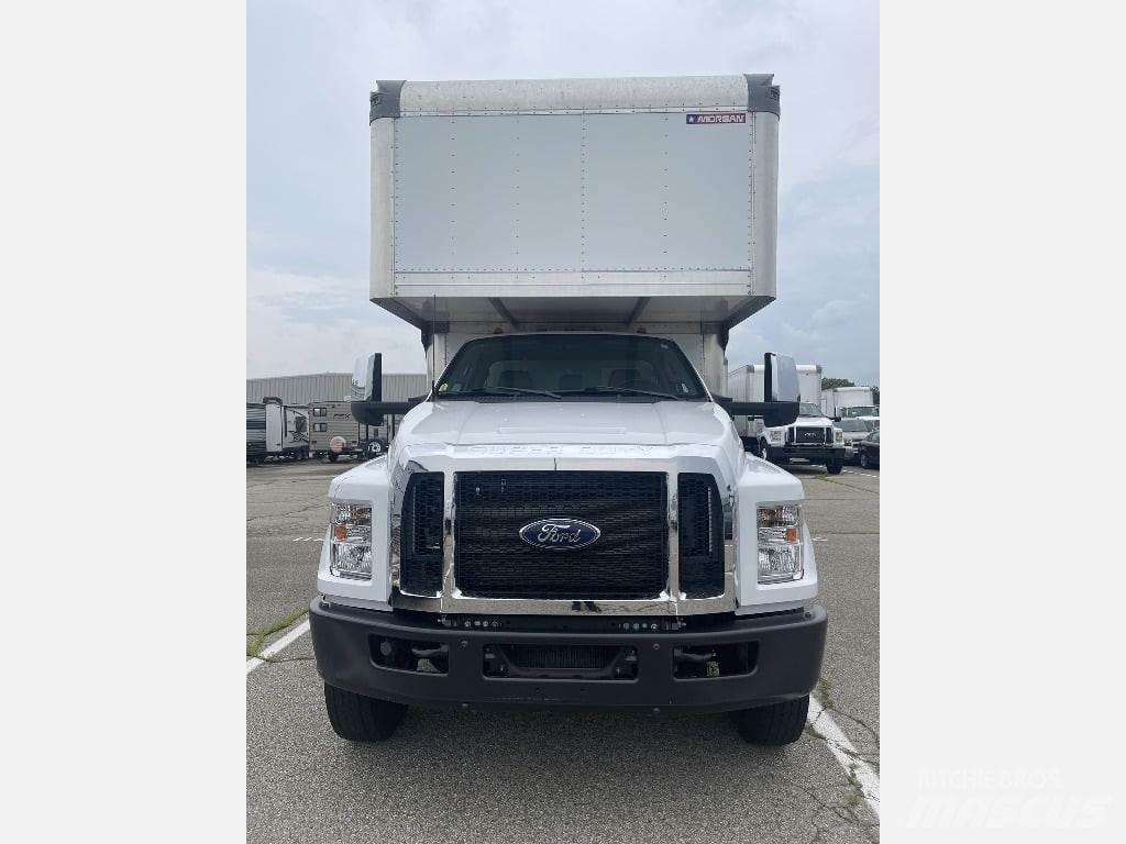 Ford F750 Caminhões de caixa fechada