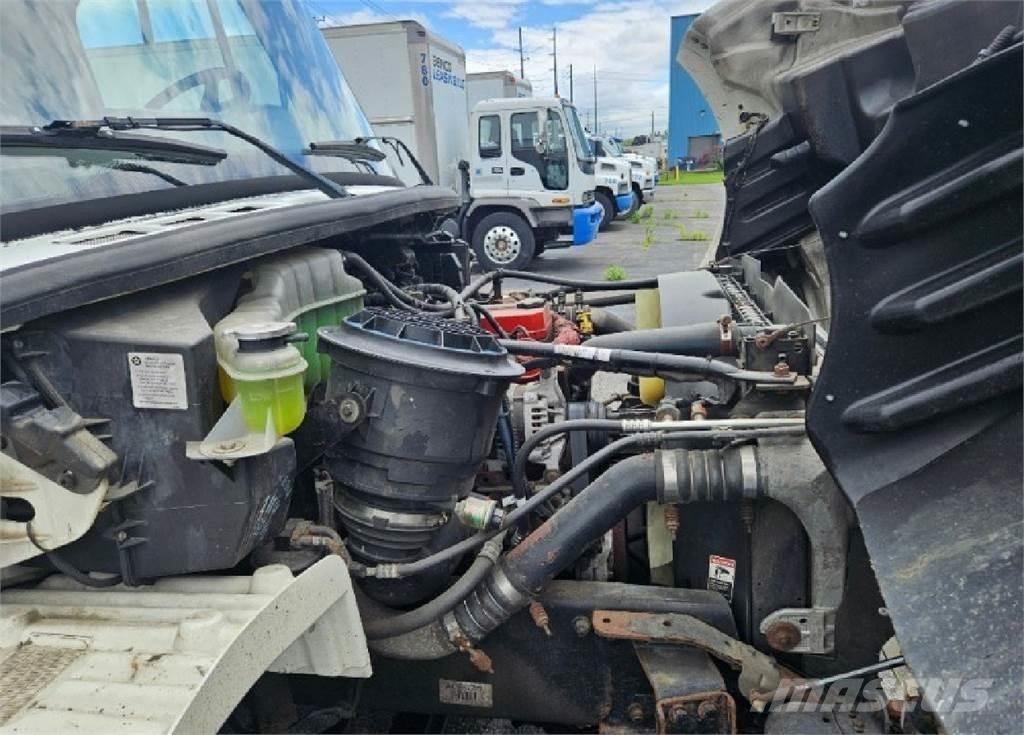 Freightliner M2 Caminhões de caixa fechada
