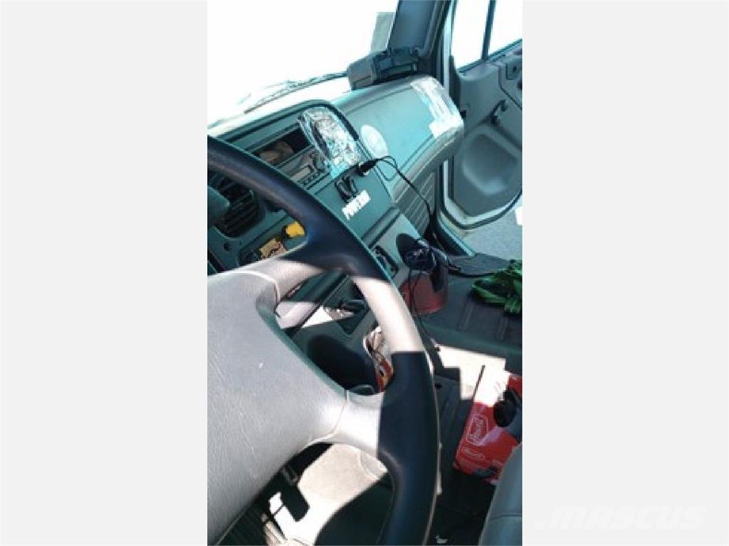 Freightliner M2 Caminhões de caixa fechada